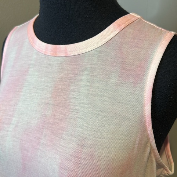 E Old Navy Active Women’s Small Cropped Sleeveless Tank Top Athletic Tie-Dye - Picture 2 of 5